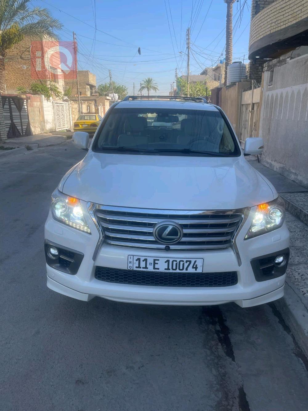 لێکزس LX